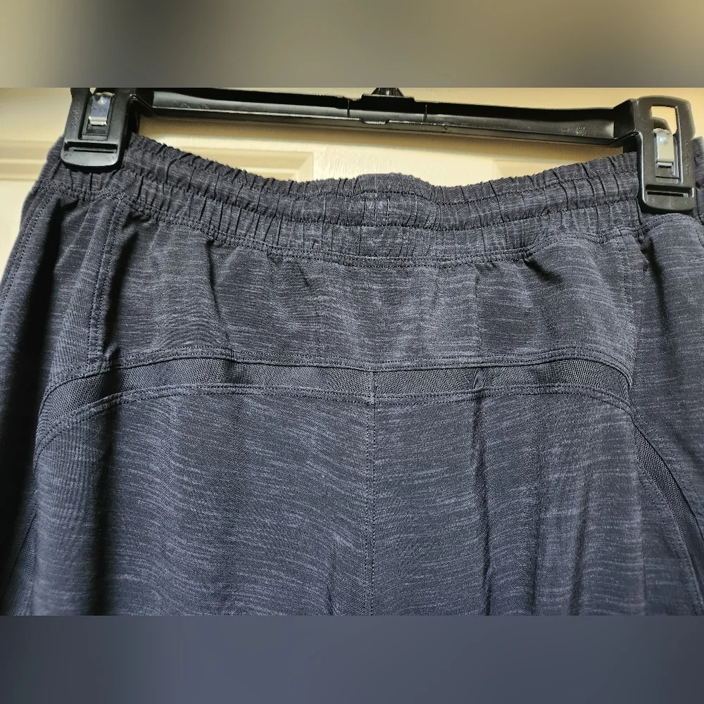 Lululemon Mens Black Shorts, Size Small